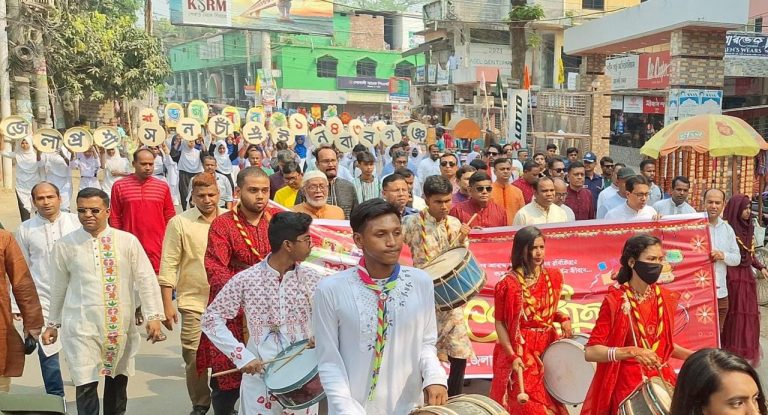 চাঁপাইনবাবগঞ্জে বর্ণিল আয়োজনে বর্ষবরণ : অসাম্প্রদায়িক চেতনায় নতুনপ্রজন্মকে গড়ে তোলার আহ্বান বক্তাদের