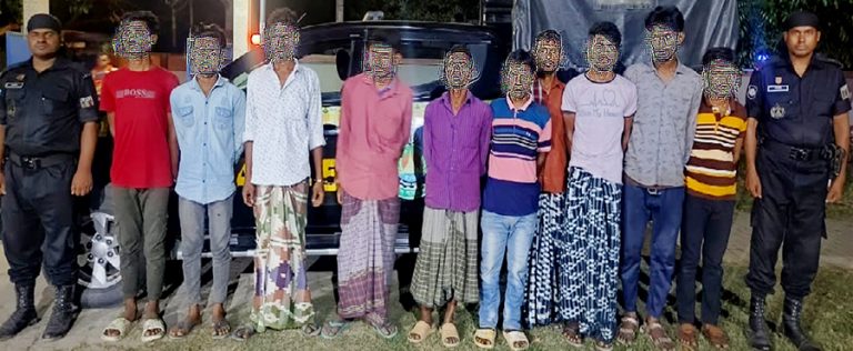 গোমস্তাপুরে র‌্যাবের অভিযানে ১০জন গ্রেপ্তার