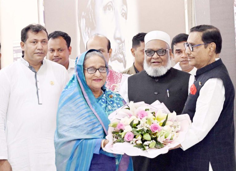 দেশে ফিরেছেন প্রধানমন্ত্রী