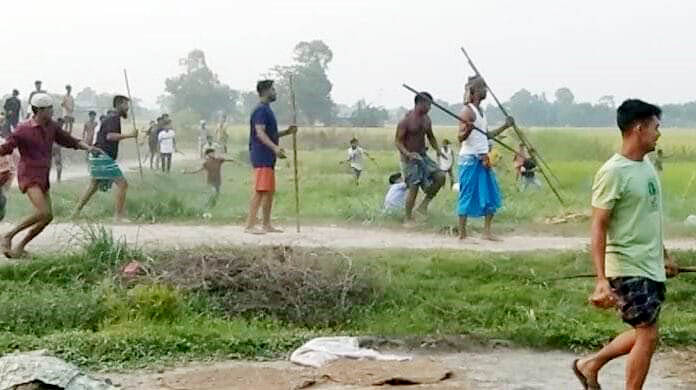 শিবগঞ্জে দুই গ্রুপের মধ্যে সংঘর্ষ, আহত ১৫