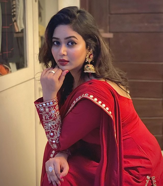 ছুড়ে দেওয়া সব তীর সাদরে গ্রহণ করলেন ভাবনা