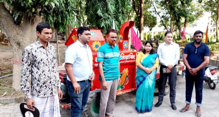 কম্বাইন হারভেস্টার ও মেইজ শেলার বিতরণ