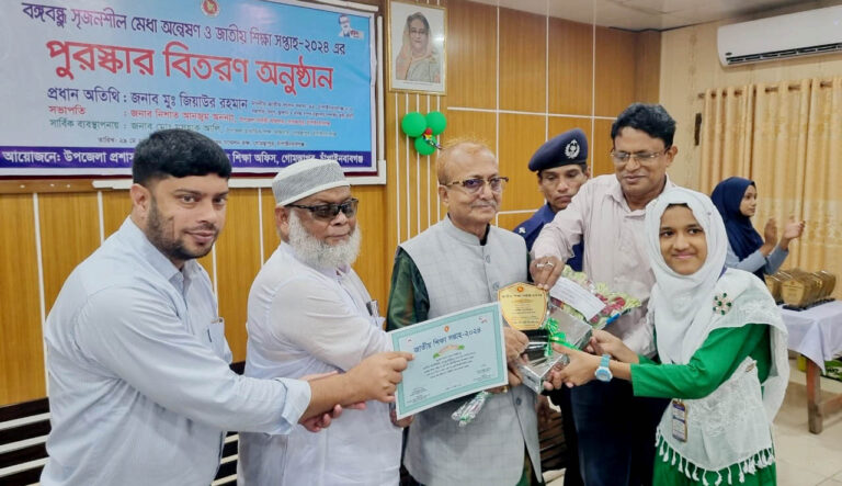 গোমস্তাপুরে মেধা অন্বেষণ ও শিক্ষা সপ্তাহের পুরস্কার বিতরণ