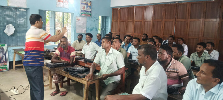 চাঁপাইনবাবগঞ্জে নিরাপদ আম উৎপাদনে কর্মশালা