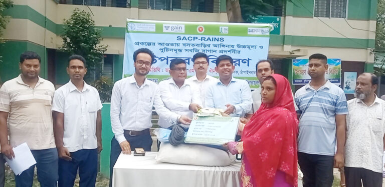 শিবগঞ্জে কৃষি উপকরণ বিতরণ