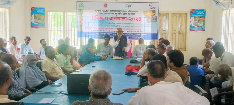 বারঘরিয়ায় নিরাপদ আম উৎপাদন বিষয়ে কর্মশালা