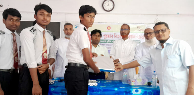 নাচোলে দুদকের বিতর্ক প্রতিযোগিতা ও পুরস্কার বিতরণ