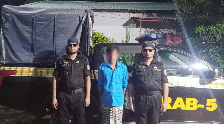 আমের ক্যারেটে ফেনসিডিল বহন র‌্যাবের হাতে গ্রেপ্তার একজন