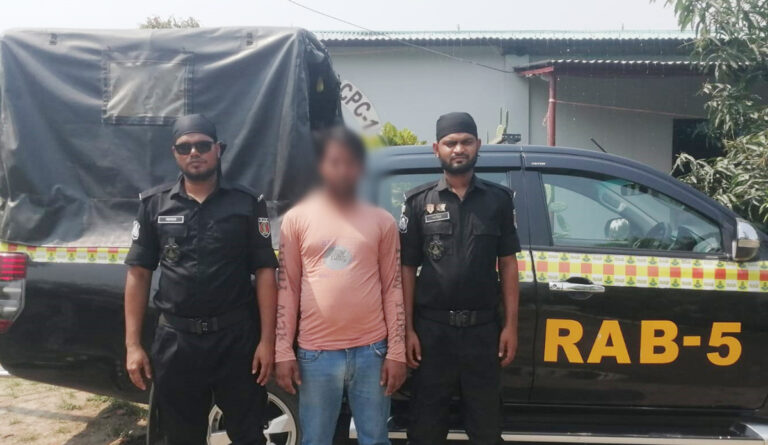 র‌্যাবের অভিযানে ঝিলিমে গাঁজাসহ একজন গ্রেপ্তার