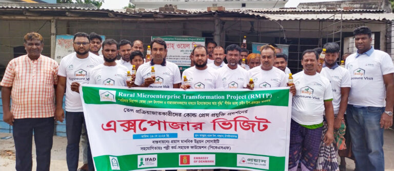 বালুগ্রামে নিরাপদ সরিষা তেলের প্রদর্শনী