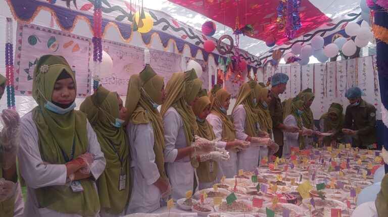 চাঁপাইনবাবগঞ্জের শাহীবাগে খাদ্যমেলা