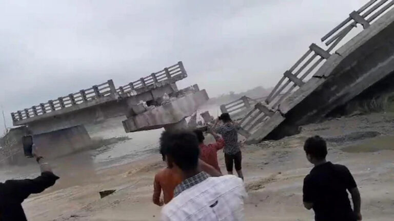 বিহারে সেতু ভেঙে পড়ার হিড়িক, ১৭ দিনে ১২টিতে ধস