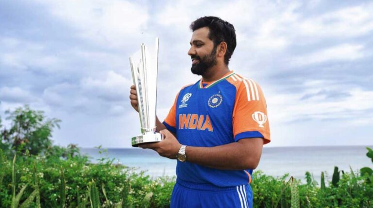 টেস্ট ক্রিকেট থেকে অবসর গ্রহণ করলেন রোহিত