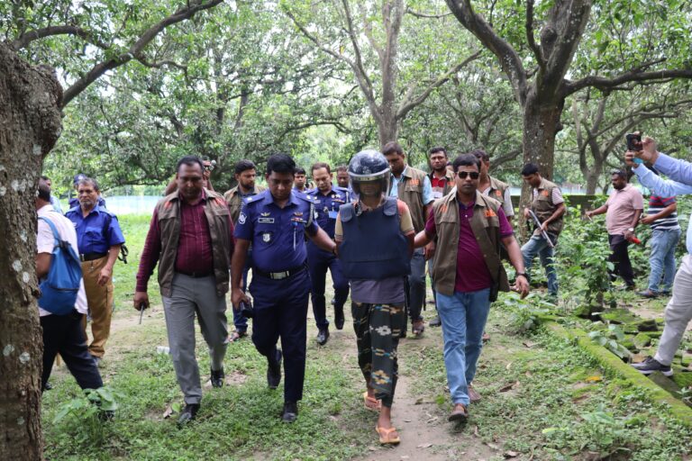 শিবগঞ্জে জোড়া খুন : আরো ৪ জন গ্রেপ্তার ২৯ ককটেল উদ্ধার