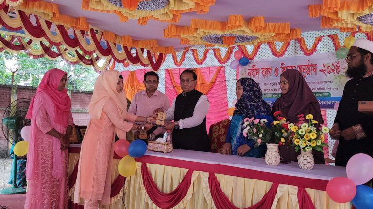 চাঁপাইনবাবগঞ্জ নার্সিং ইনস্টিটিউটে নবীনবরণ ও বিদায়