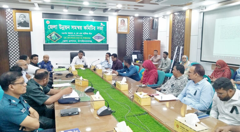 জেলা উন্নয়ন সমন্বয় কমিটির মাসিক সভা : উন্নয়ন কাজ নির্দিষ্ট সময়ে সম্পন্ন করার তাগিদ জেলা প্রশাসকের