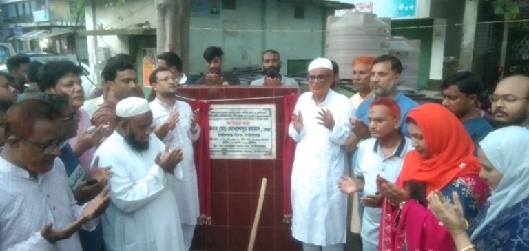 চাঁপাইনবাবগঞ্জ পৌরসভায় ৬১ লাখ টাকার রাস্তা ও ড্রেন নির্মাণ কাজের উদ্বোধন