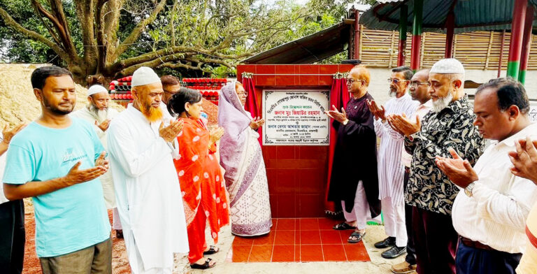 গোমস্তাপুরে বিএমডিএ’র জোনাল অফিস ভবন নির্মাণ কাজের উদ্বোধন