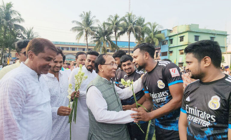 মিনি ফুটবল টুর্নামেন্টের উদ্বোধন