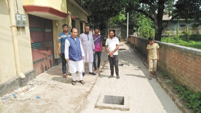 সিসি রাস্তা ও ড্রেন নির্মাণ কাজ পরিদর্শন ওদুদ এমপির