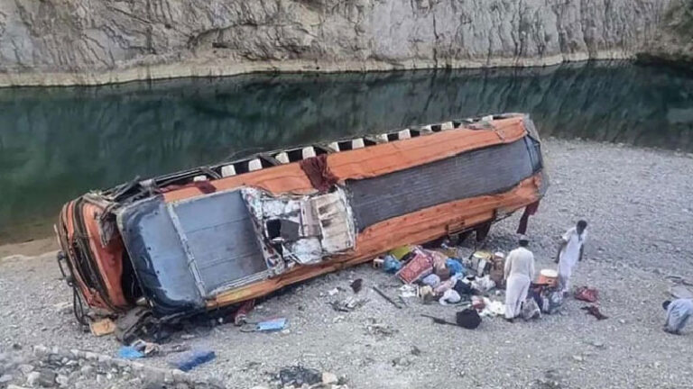 ইরানে ভয়াবহ সড়ক দুর্ঘটনা, ৩৫ পাকিস্তানি নিহত