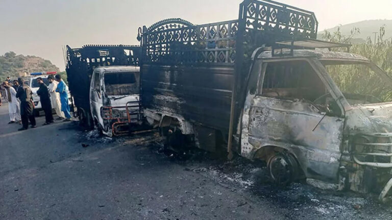 বাস থামিয়ে পাকিস্তানে ২৩ যাত্রীকে গুলি করে হত্যা