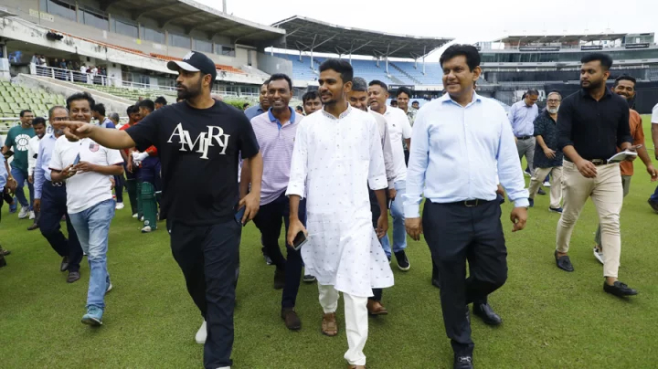 তামিমকে সঙ্গে নিয়ে বিসিবি ঘুরে দেখলেন ক্রীড়া উপদেষ্টা