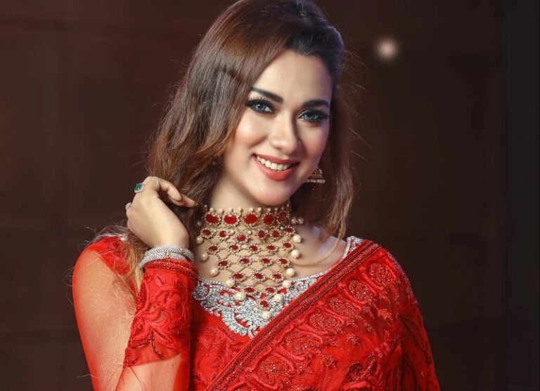 লোক দেখানো দান-সদকা পছন্দ করেন না ববি
