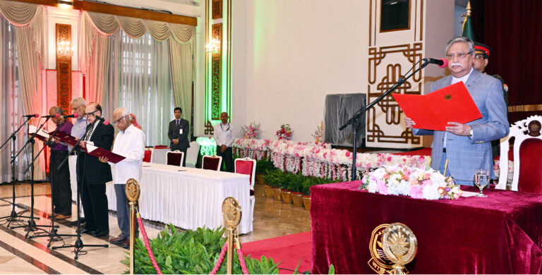 শপথ নিলেন আরো চার উপদেষ্টা