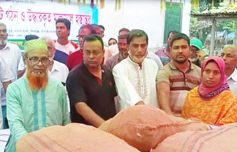 শিবগঞ্জে লুট করা মালামাল হস্তান্তর