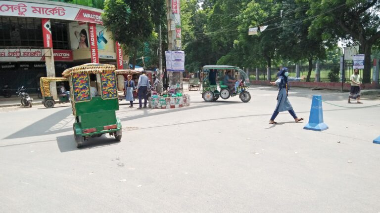 শিক্ষার্থীরা যখন ট্রাফিক…