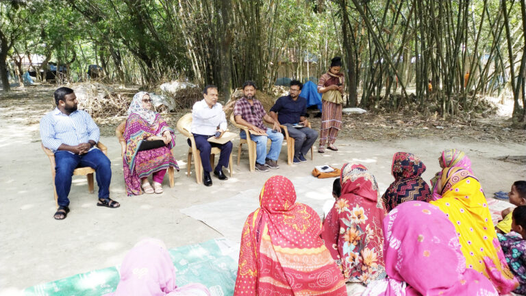 রেডিও মহানন্দার শ্রোতা ক্লাব পরিদর্শন এনামুল হকের