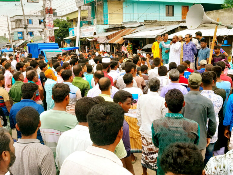 নাচোলে বিএনপি ও জামায়াতের বিক্ষোভ মিছিল