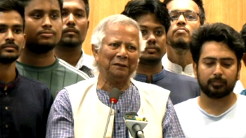 নতুন বাংলাদেশকে দ্রুত এগিয়ে নেয়াই হলো আমাদের ব্রত : বিমানবন্দরে সাংবাদিকদের ড. ইউনূস