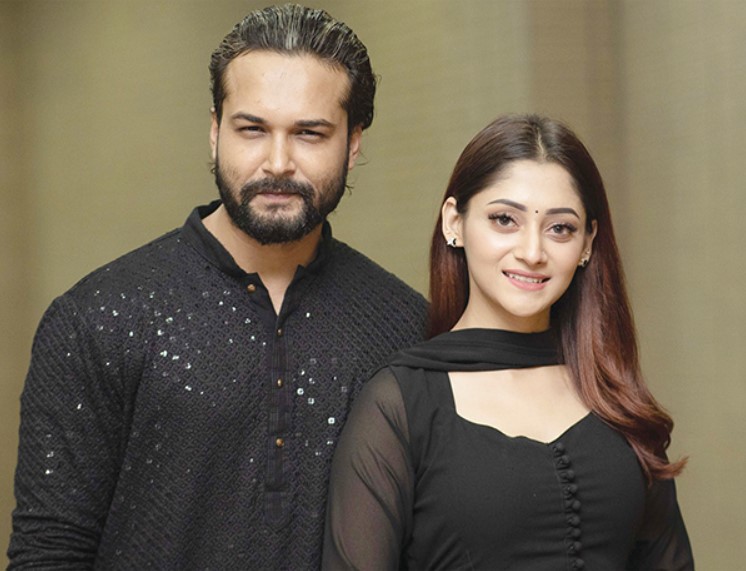 ফের প্রেক্ষাগৃহে আদর-পূজার ‘লিপস্টিক’