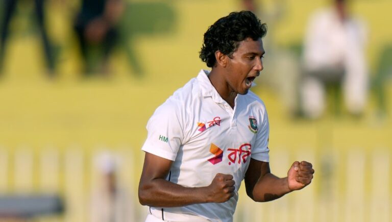 বল হাতে নতুন ইতিহাস রচনা করলেন হাসান