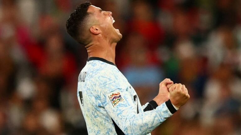 ইতিহাসের পাতায় নাম লিখলেন রোনালদো