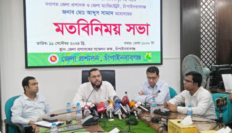 আগে আমার অফিসকেই দুর্নীতিমুক্ত করতে চাই : সাংবাদিকদের সঙ্গে মতবিনিময়কালে আব্দুস সামাদ