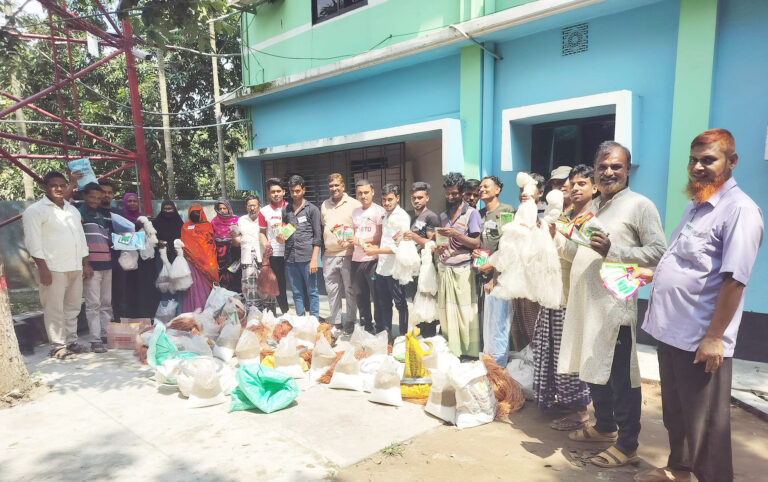 প্রয়াসের মাছচাষের উপকরণ পেলেন ২০ চাষি