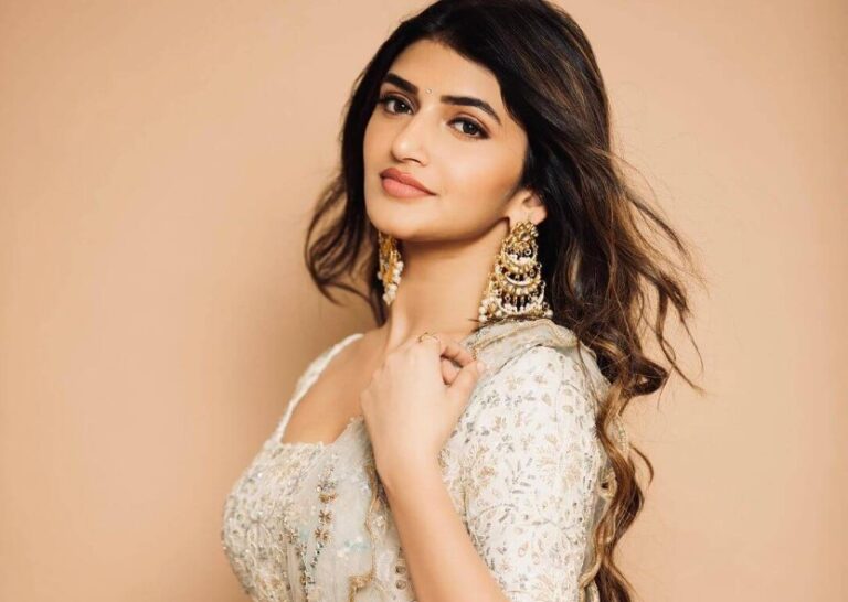 বলিউডে দক্ষিণের রাজকুমারী শ্রীলীলার অভিষেক