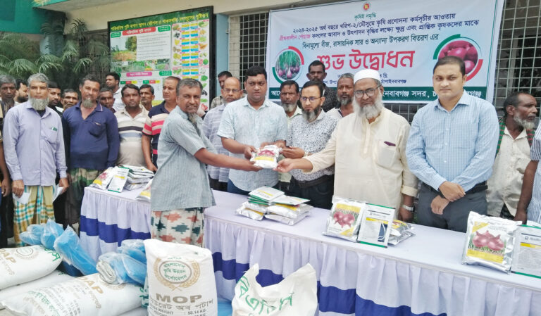সদরে গ্রীষ্মকালীন পেঁয়াজ বীজ ও সার পাচ্ছেন ৬৫০ কৃষক