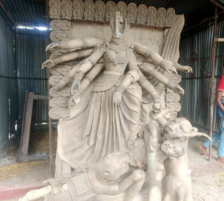 বটতলায় দুর্গা প্রতিমা ভাঙচুর