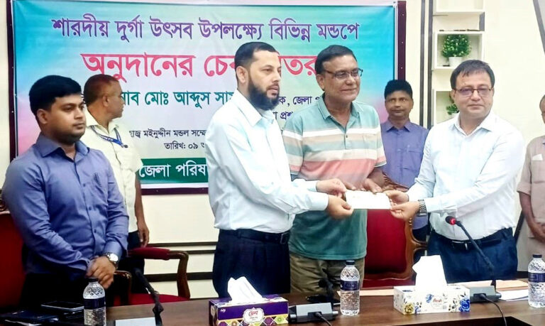 ৬৪টি পূজামণ্ডপে জেলা পরিষদের আর্থিক সহায়তা