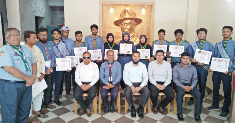 তোমাদের যোগ্য নাগরিক হিসেবে গড়ে উঠতে হবে : স্কাউটারদের জেলা প্রশাসক
