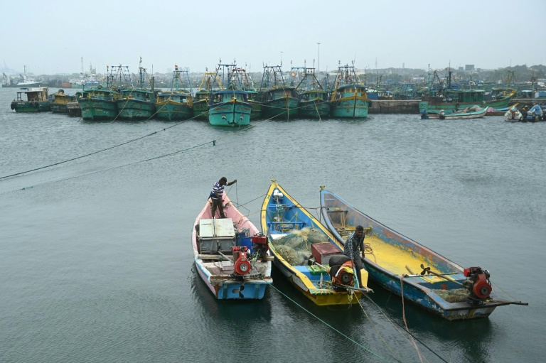 শ্রীলঙ্কায় ৬ শিশুসহ ১২ জনের প্রাণহানির পর ভারতের পথে ঘূর্ণিঝড়