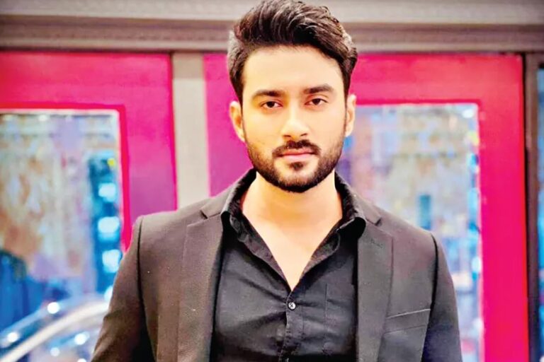 ব্যবসায় নামার ঘোষণা দিলেন রোশান