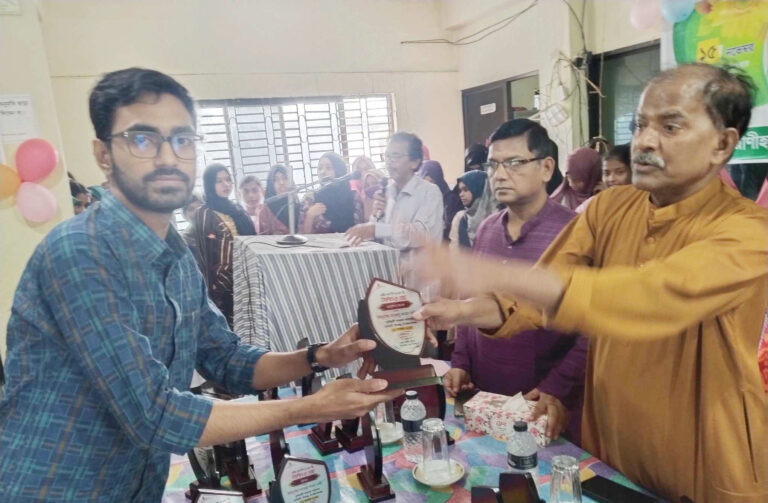 শিবগঞ্জে কৃতী শিক্ষার্থীদের সংবর্ধনা