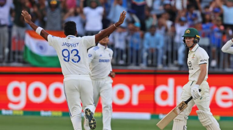 শেষ বিকেলে অজিদের ৩ উইকেটের পতন