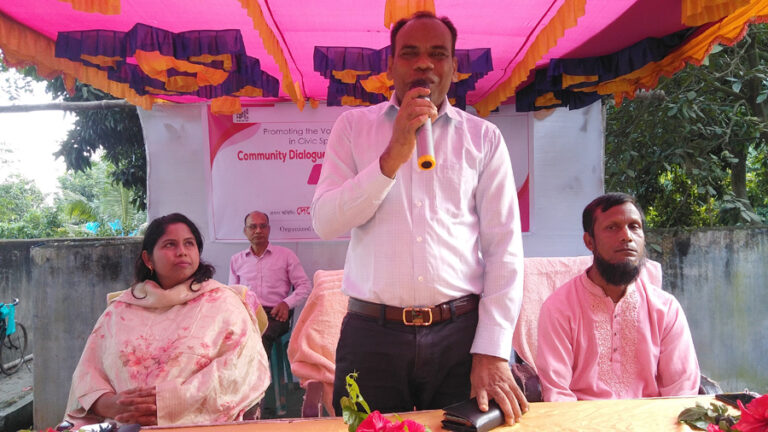 আদিবাসী থাকব তবে পিছিয়ে থাকব না : কমিউনিটি সংলাপে দেবেন্দ্র নাথ উরাঁও