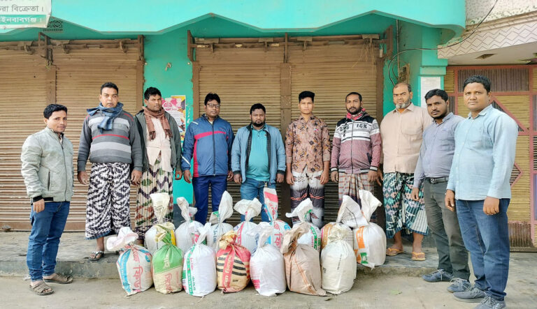 নাচোলে রেণু পোনা বিতরণ